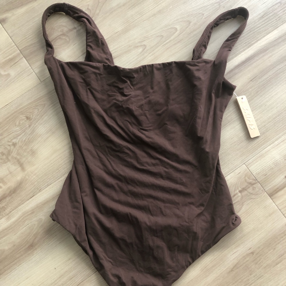 NWT SKIMS Square Neck Fits Everybody Bodysuit, Cocoa, size M